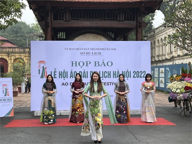 Lễ hội Áo dài du lịch Hà Nội 2022 đưa tà áo dài Việt Nam vươn tầm ra thế giới (26/11/2022)